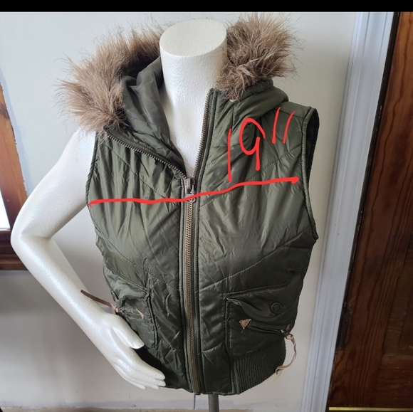 BB Dakota Fur Lined Hood Vest - Picture 3 of 8